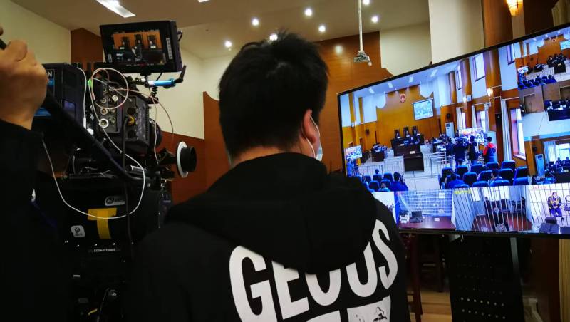 AI生成VS人工创意——临武县广告片拍摄公司的技术浪漫主义实践